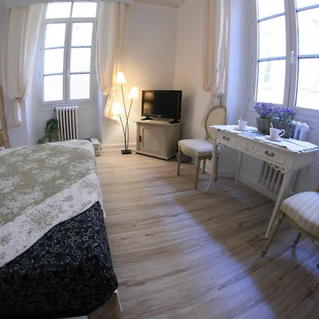 L'oustaria 3 Bedrooms Apartment, Old Town ניס